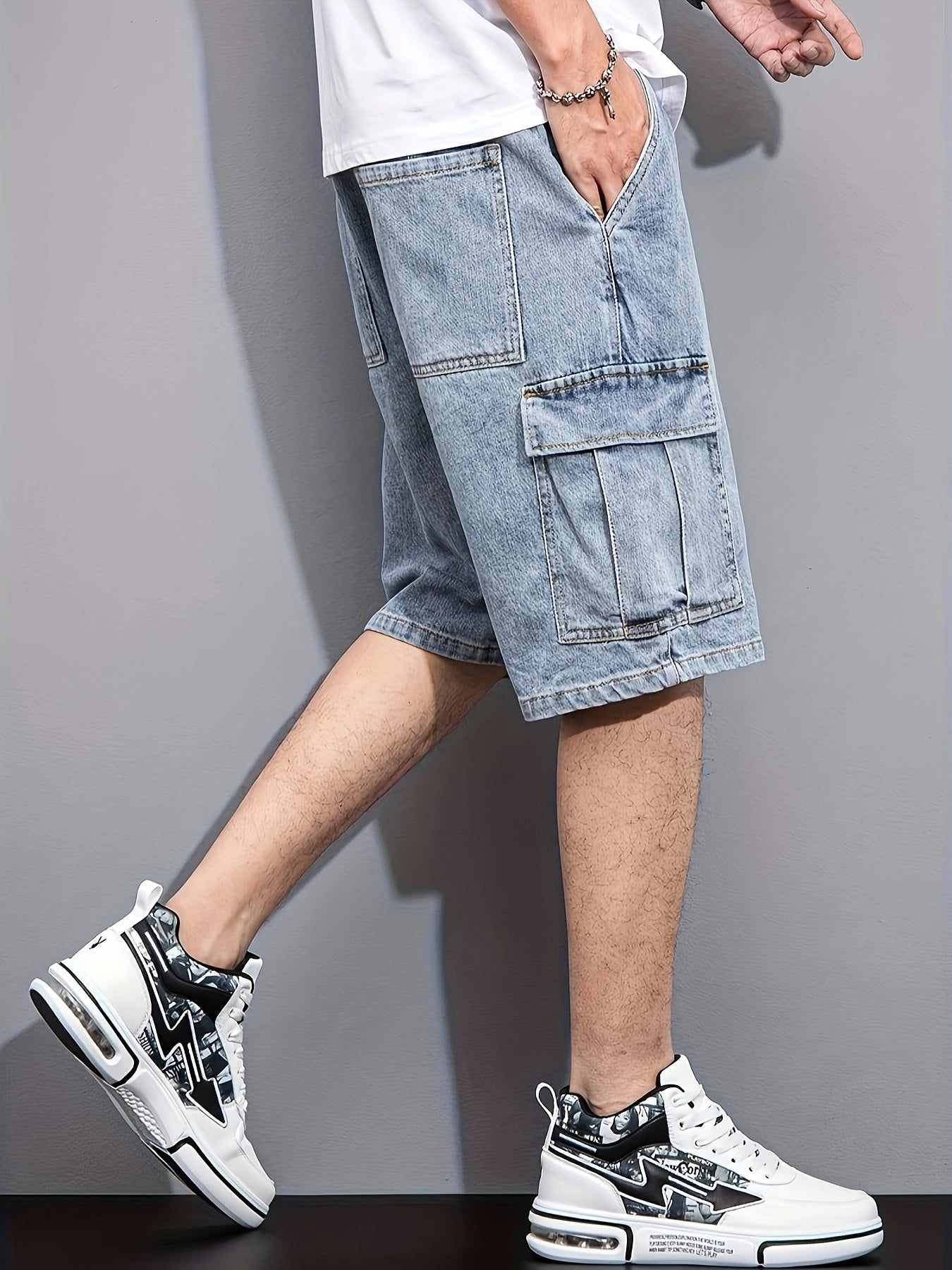 Men’s Knee-Length Shorts with Cargo Pocket