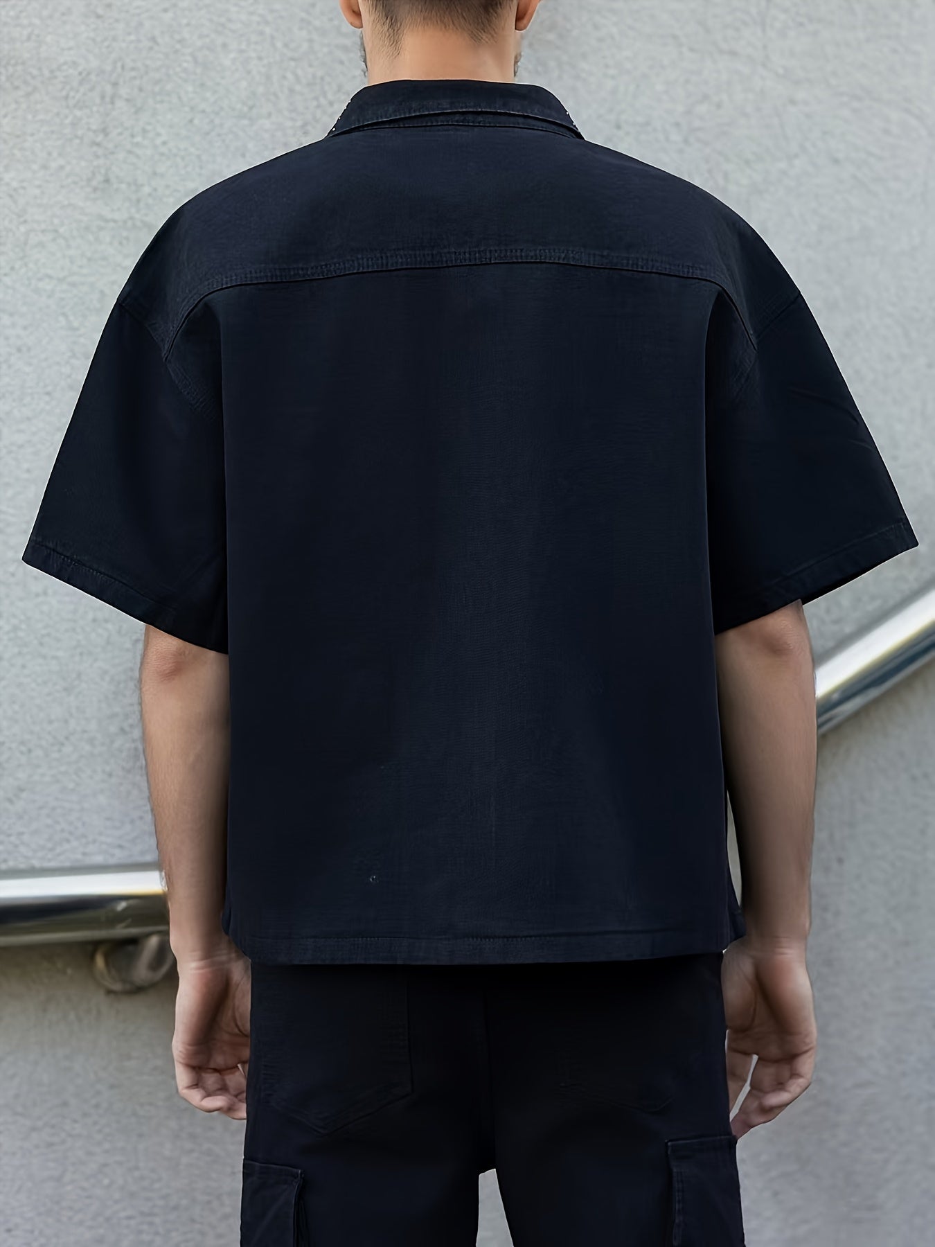 Men’s Short-Sleeved Shirt with Chest Pocket